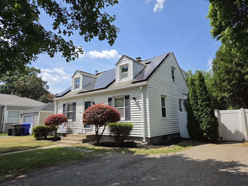 216 Plumtree Road Springfield, MA 01118 - Photo 3 of 22