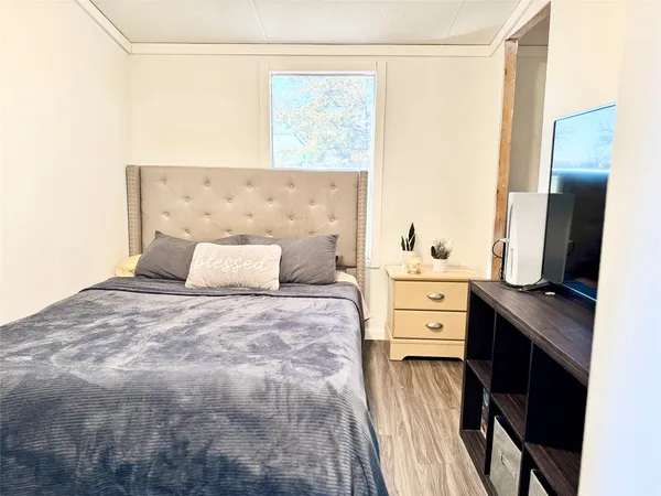 a close view of sink sitting area