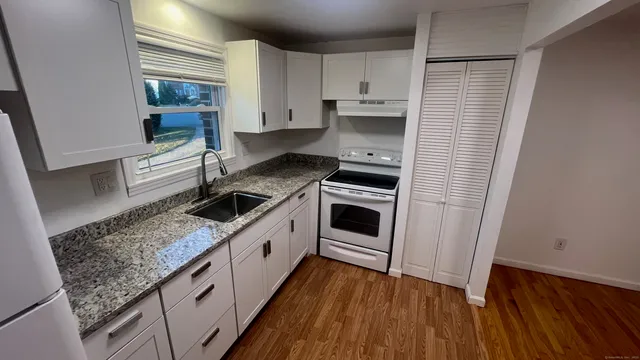 $1,800 | 14 Colonial Drive, Unit A, Rocky Hill, CT 06067