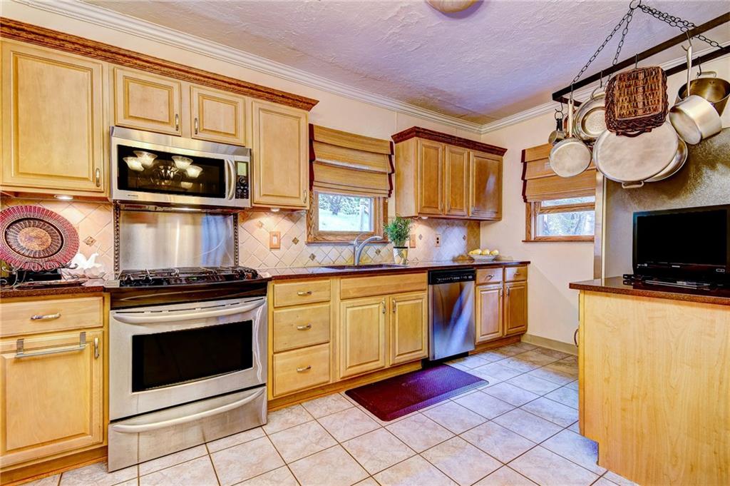 606 Cascade Road Forest Hills, PA 15221 - Photo 3 of 25 Gallery Image 3