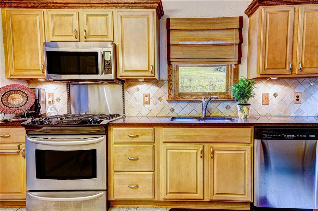 606 Cascade Road Forest Hills, PA 15221 - Photo 4 of 25 Gallery Image 4