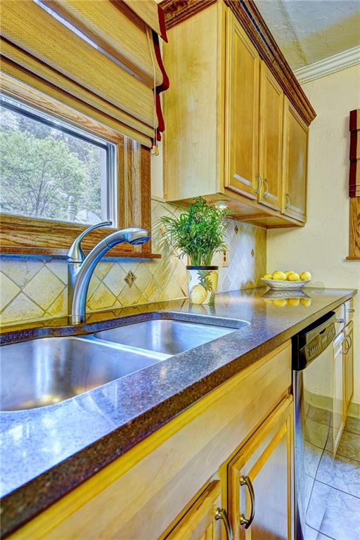 606 Cascade Road Forest Hills, PA 15221 - Photo 5 of 25 Gallery Image 5