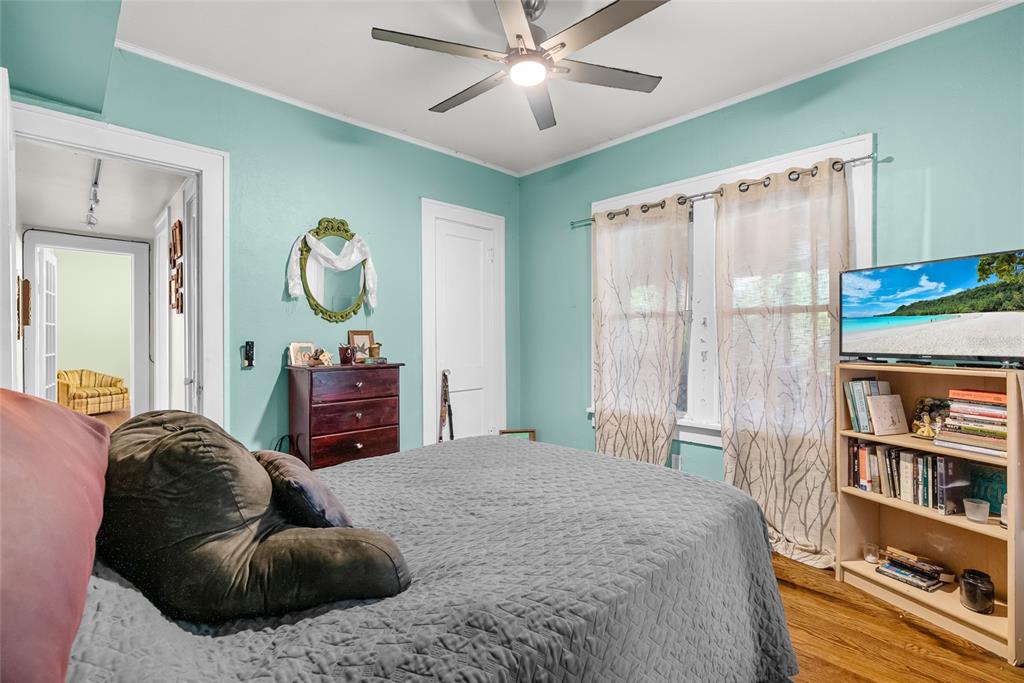1321 28th Street North St. Petersburg, FL 33713 - Photo 20 of 31 a bed room with a bed and a window