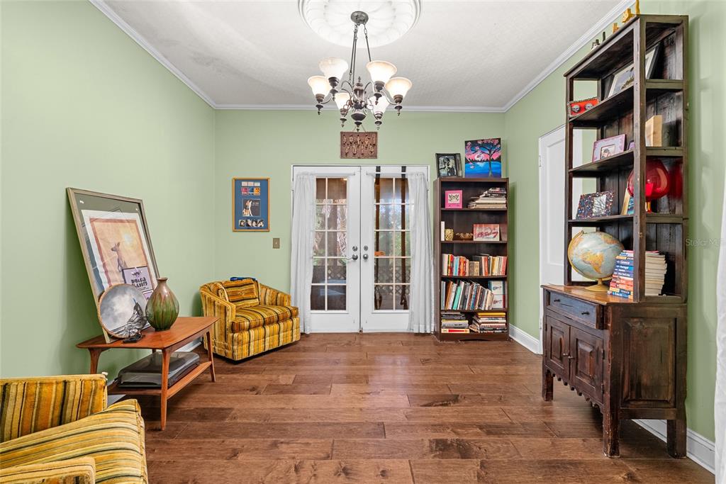 1321 28th Street North St. Petersburg, FL 33713 - Photo 7 of 31 a view of a livingroom with furniture and toys