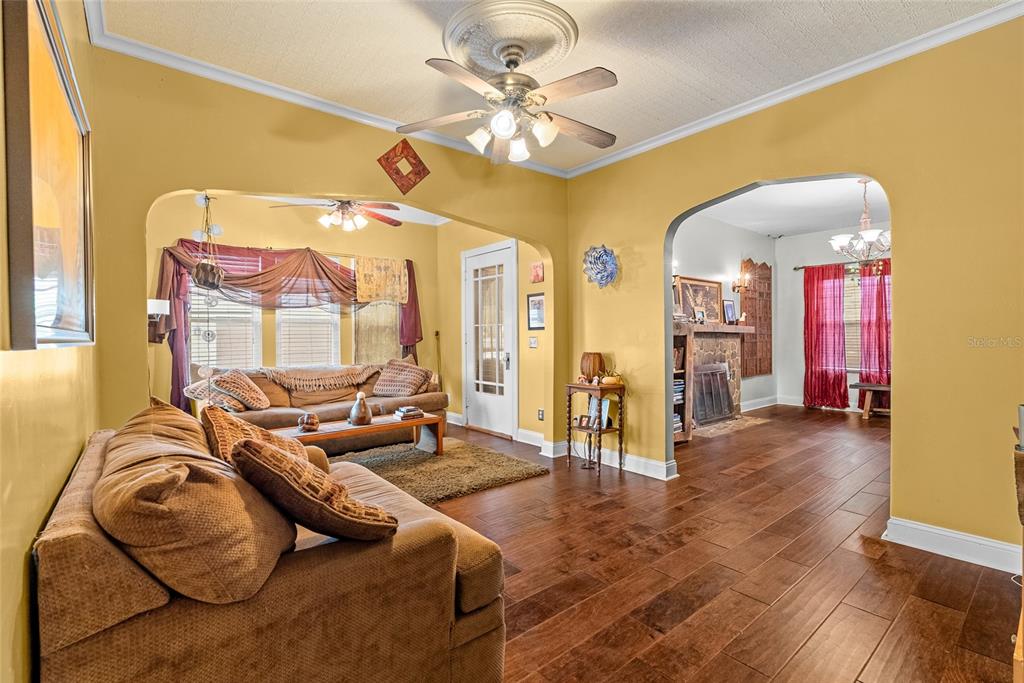 1321 28th Street North St. Petersburg, FL 33713 - Photo 10 of 31 a living room with furniture