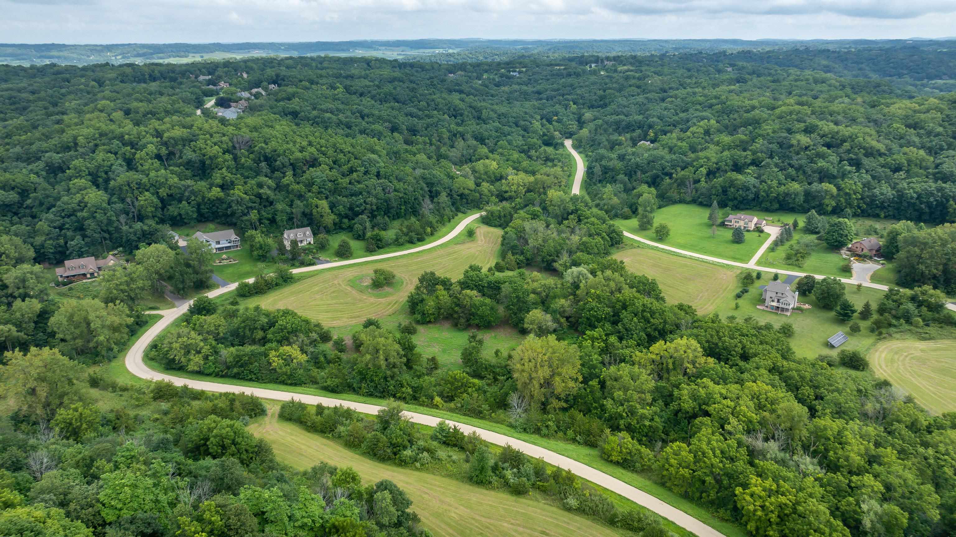 40 Heatherdowns Lane Galena, IL 61036 - Photo 7 of 13 a view of a tennis court