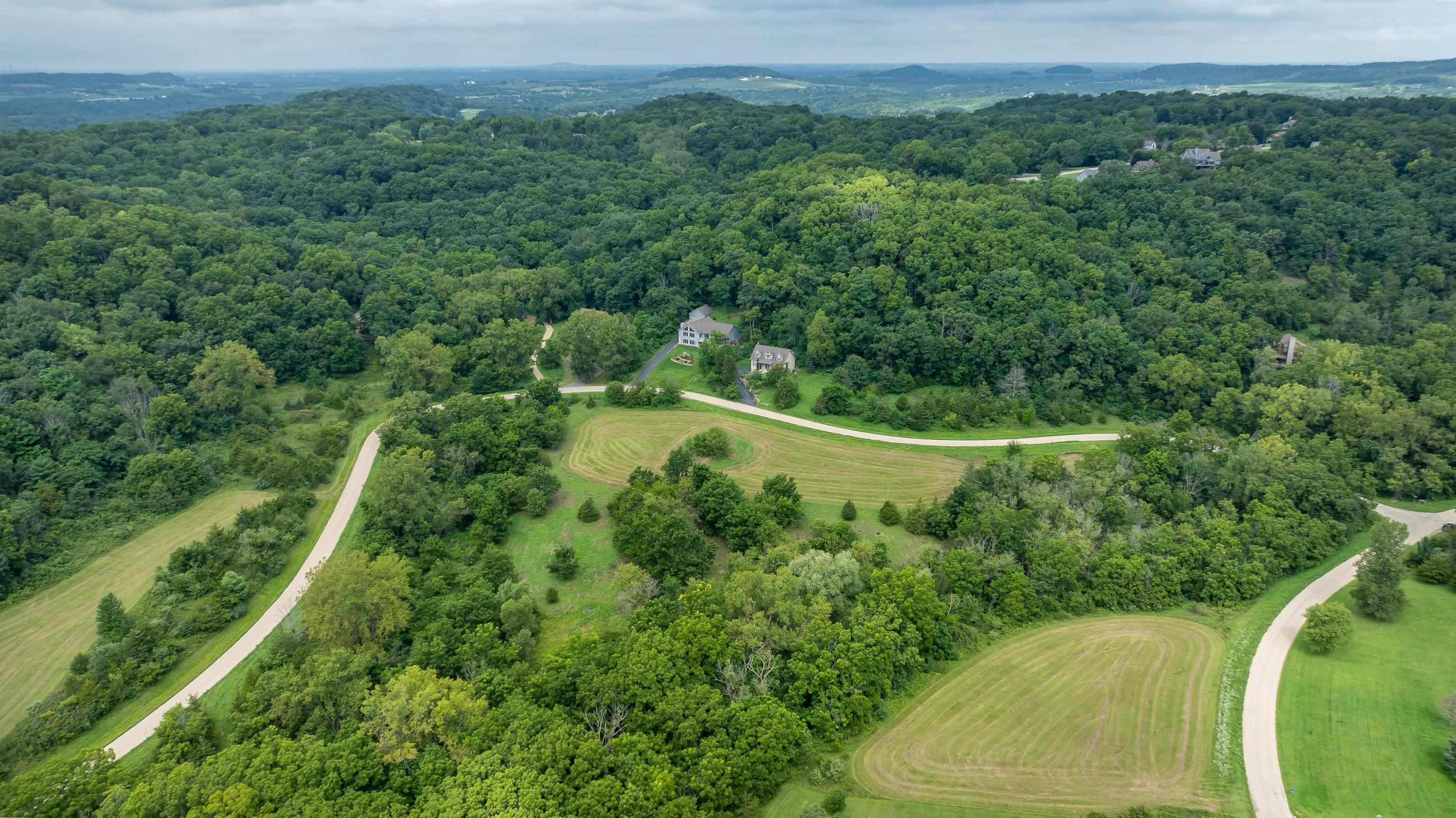 40 Heatherdowns Lane Galena, IL 61036 - Photo 9 of 13 an aerial view of a house