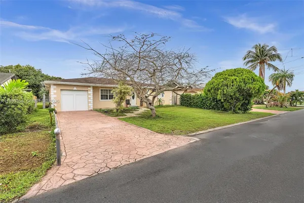 $1,200 | 6640 Evergreen Drive, Unit EFFICIENCY, Miramar, FL 33023