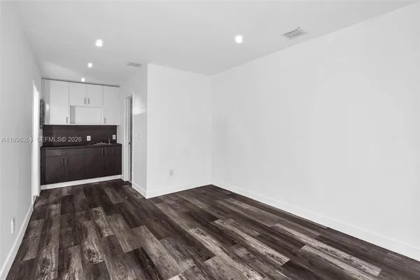 $1,200 | 6640 Evergreen Drive, Unit EFFICIENCY, Miramar, FL 33023