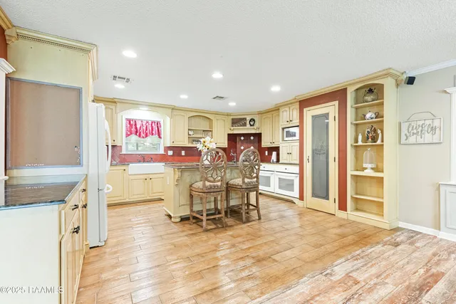 $199,999 | 14337 St Elmo Road, Erath, LA 70533