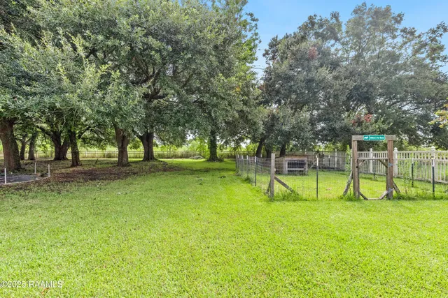 $199,999 | 14337 St Elmo Road, Erath, LA 70533