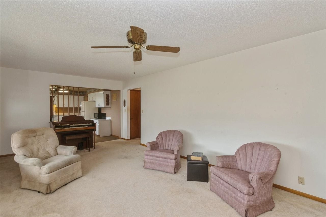 12011 Club Road Cedar Rapids, IA 52404 - Photo 3 of 21 Gallery Image 3