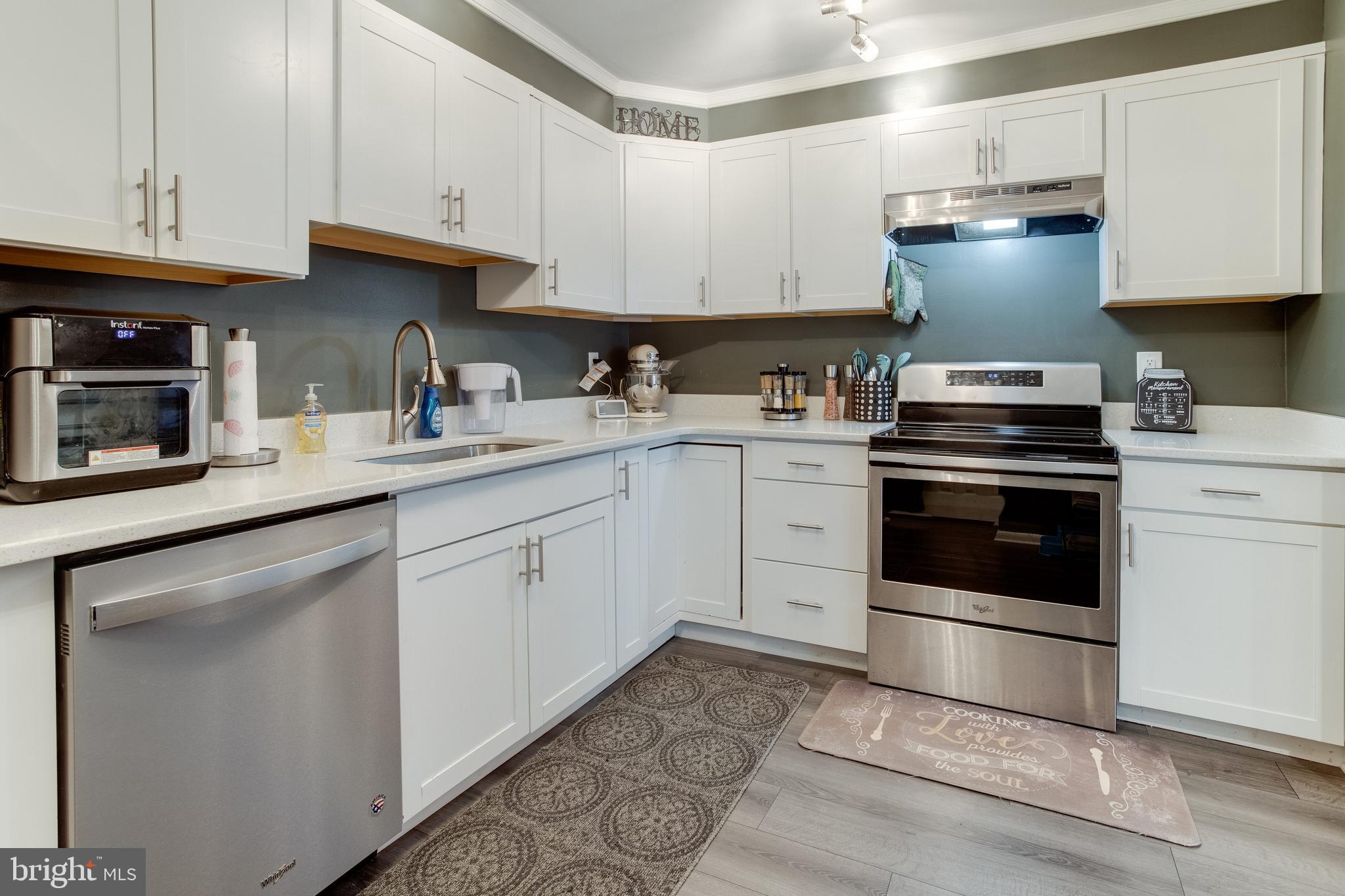 11457 Appledowre Way, Unit 2 Germantown, MD 20876 - Photo 18 of 35 Updated Kitchen