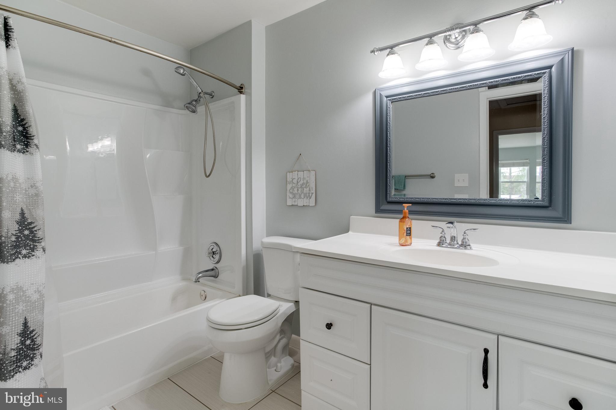 11457 Appledowre Way, Unit 2 Germantown, MD 20876 - Photo 22 of 35 Full Bath on 3rd level