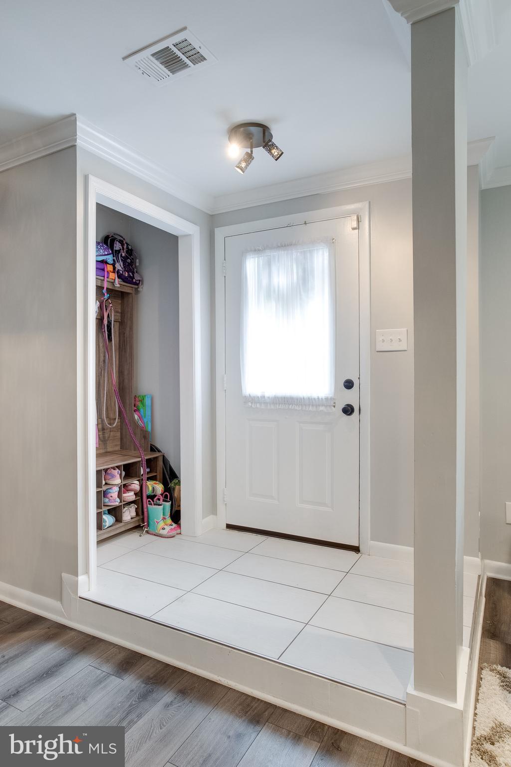 11457 Appledowre Way, Unit 2 Germantown, MD 20876 - Photo 8 of 35 Foyer View