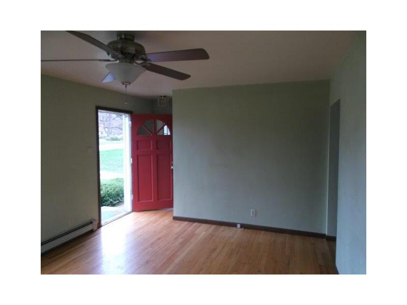 3556 Ellwood Road New Castle, PA 16101 - Photo 8 of 25 Living Room.