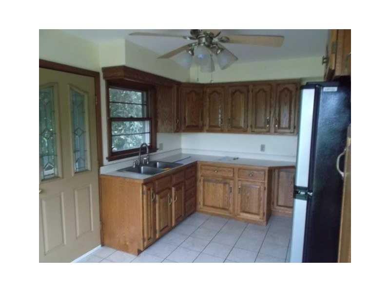 3556 Ellwood Road New Castle, PA 16101 - Photo 9 of 25 Kitchen.