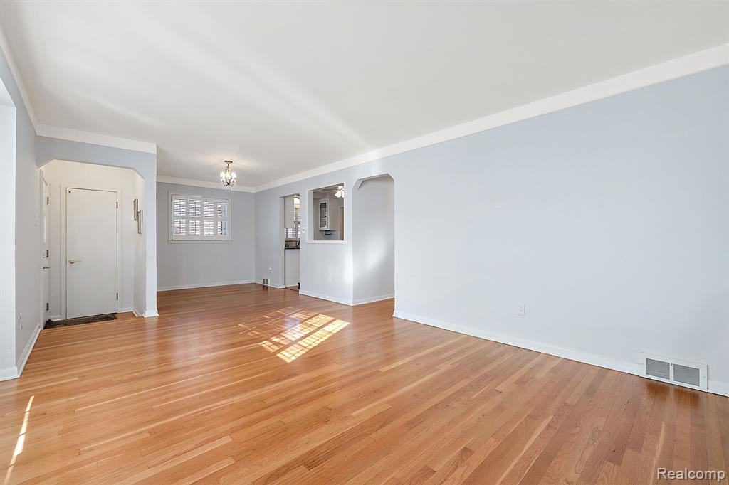 1581 Cheltenham Road Birmingham, MI 48009 - Photo 4 of 29