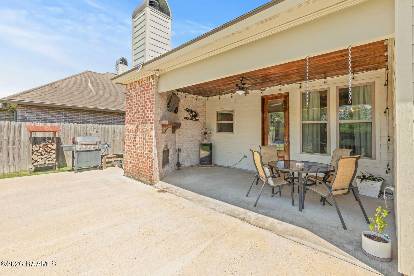 113 Rue Village Maurice, LA 70555 - Photo 28 of 34 Covered back patio