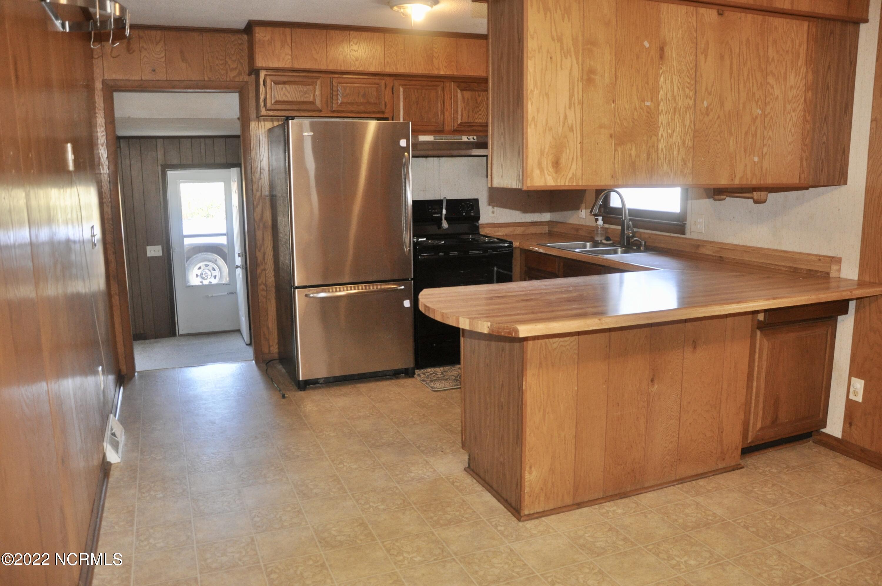 2308 Rockhill Road Castle Hayne, NC 28429 - Photo 6 of 31 Kitchen with a great bar top