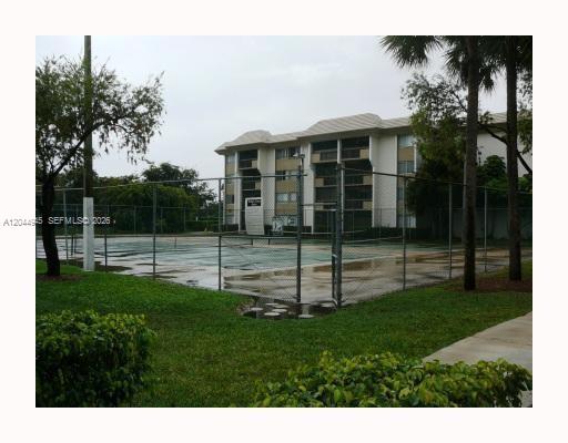 731 North Pine Island Road, Unit 305 Plantation, FL 33324 - Photo 16 of 18