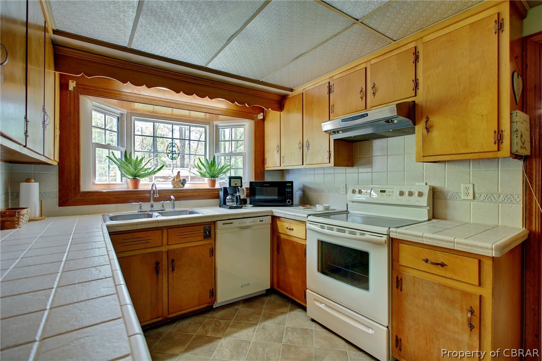 509 Meadowfield Road Yorktown, VA 23692 - Photo 10 of 31 Kitchen