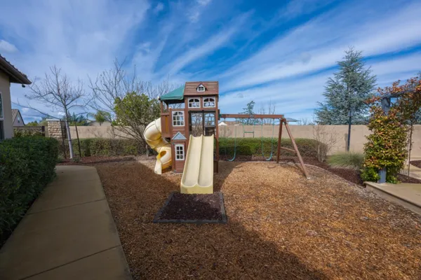 $915,000 | 3205 Lexington Avenue, Clovis, CA 93619