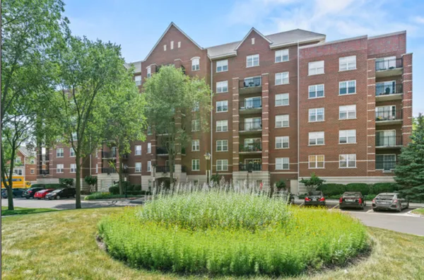 $2,275 | 470 West Mahogany Court, Unit 612, Palatine, IL 60067