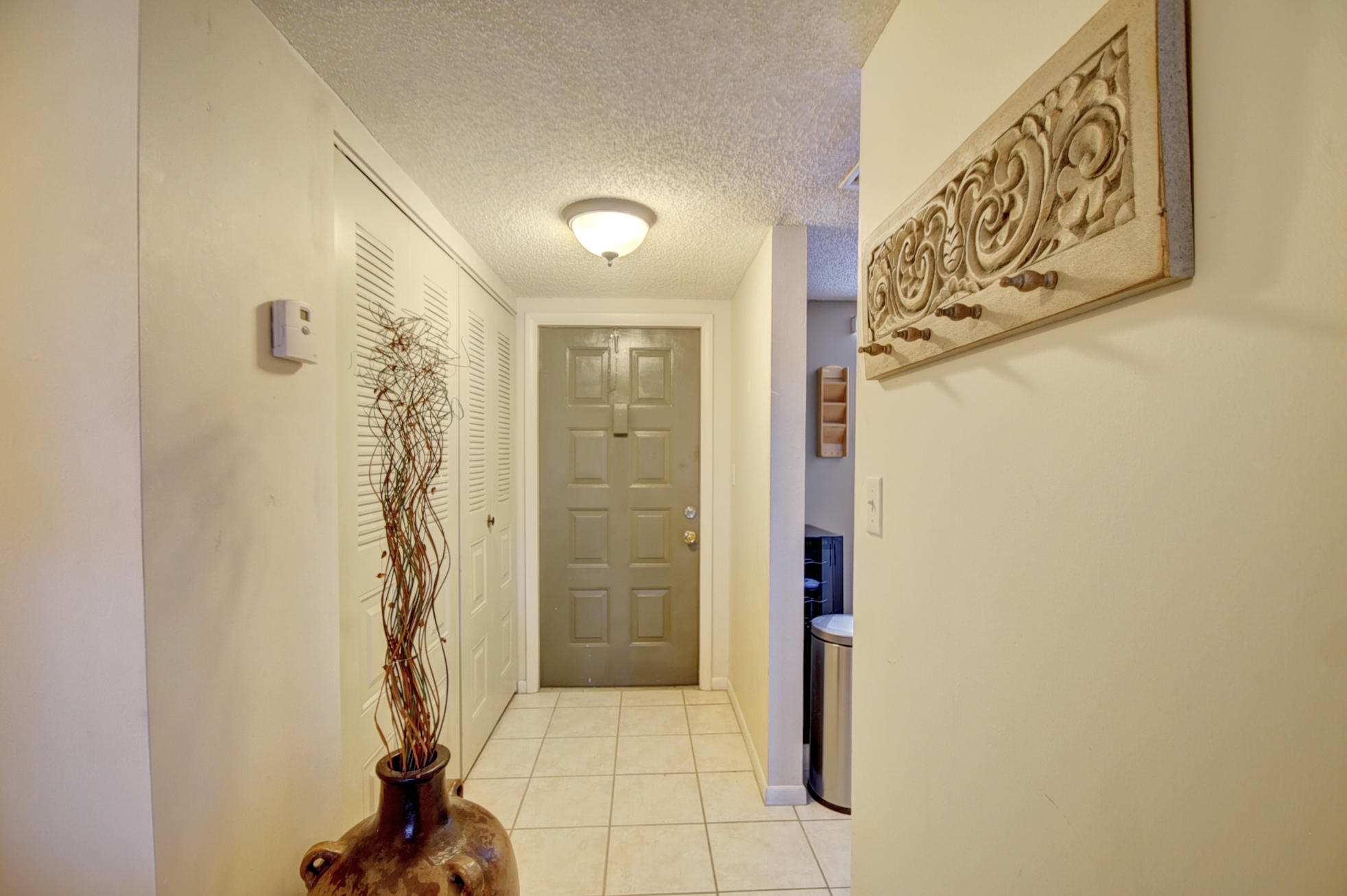 9210 Southwest 3rd Street, Unit 217 Boca Raton, FL 33428 - Photo 9 of 18 FOYER/ENTRANCE