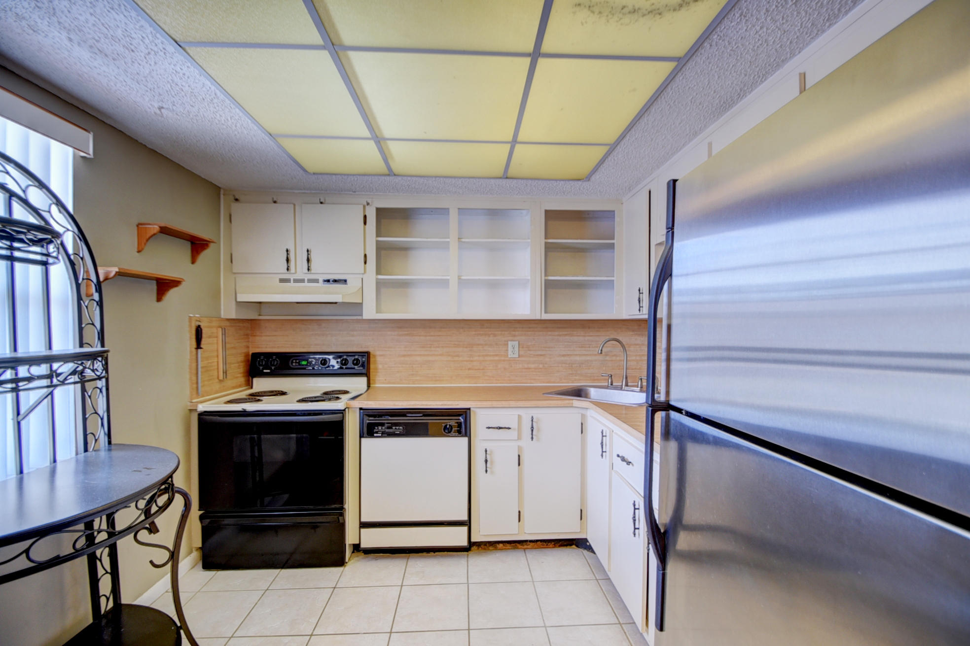 9210 Southwest 3rd Street, Unit 217 Boca Raton, FL 33428 - Photo 10 of 18 KITCHEN