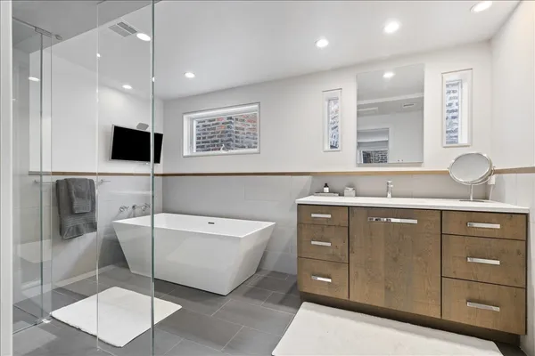 $1,699,500 | 1121 West Drummond Place, Chicago, IL 60614