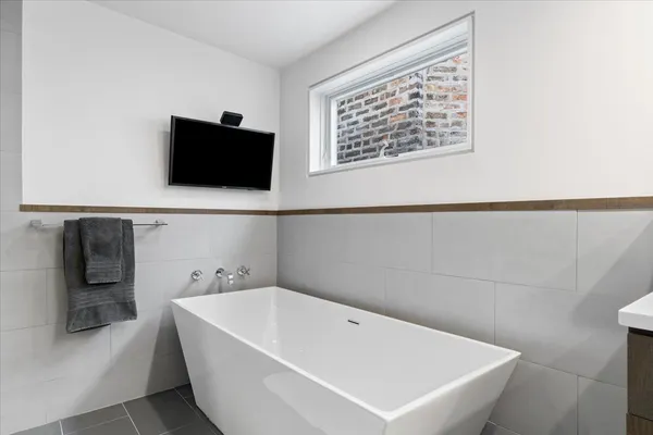 $1,699,500 | 1121 West Drummond Place, Chicago, IL 60614