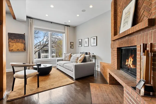 $1,699,500 | 1121 West Drummond Place, Chicago, IL 60614