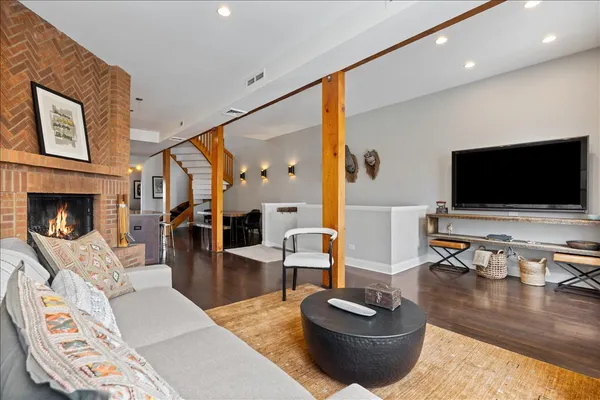 $1,699,500 | 1121 West Drummond Place, Chicago, IL 60614