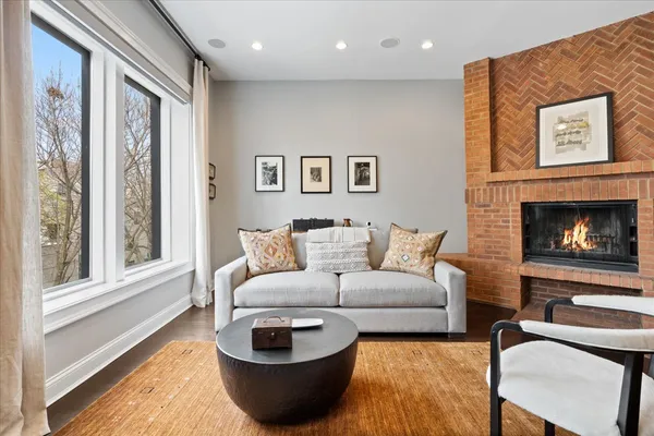 $1,699,500 | 1121 West Drummond Place, Chicago, IL 60614