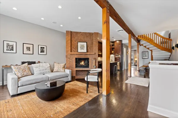 $1,699,500 | 1121 West Drummond Place, Chicago, IL 60614