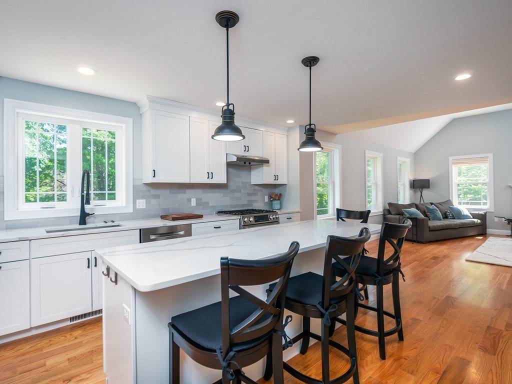 326 Campbell Road North Andover, MA 01845 - Photo 7 of 42