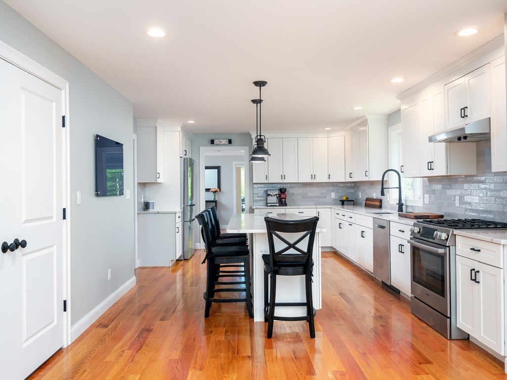 326 Campbell Road North Andover, MA 01845 - Photo 10 of 42