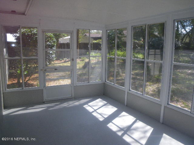 402 Jasmine Road St. Augustine, FL 32086 - Photo 15 of 33 a view of empty room with windows and pool