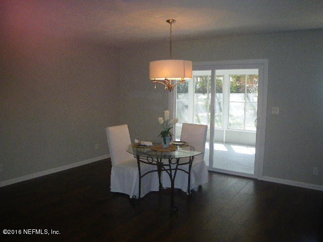 402 Jasmine Road St. Augustine, FL 32086 - Photo 18 of 33 a dining room with furniture and window