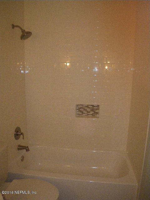 402 Jasmine Road St. Augustine, FL 32086 - Photo 8 of 33 a bathroom with a shower