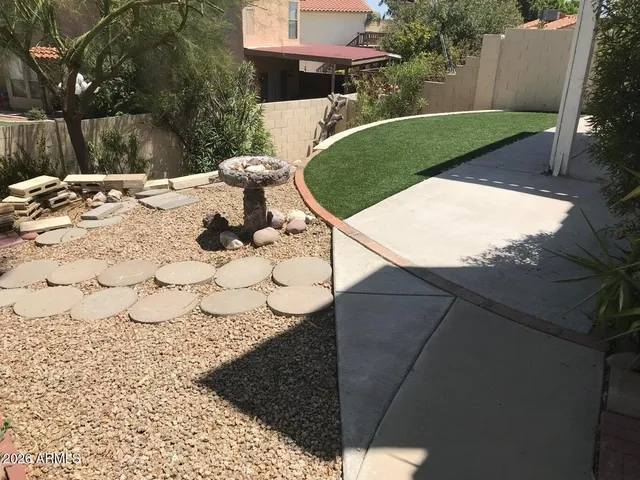 $2,400 | 18223 North 16th Place, Phoenix, AZ 85022