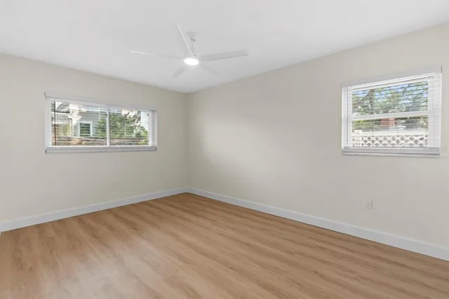 a view of a backyard