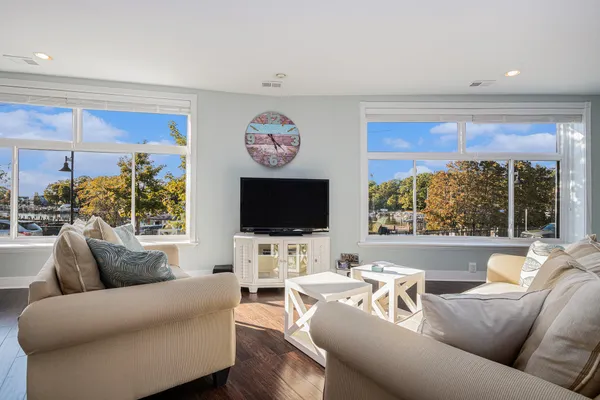 $499,000 | 259 Kalamazoo Street, Unit 4, South Haven, MI 49090