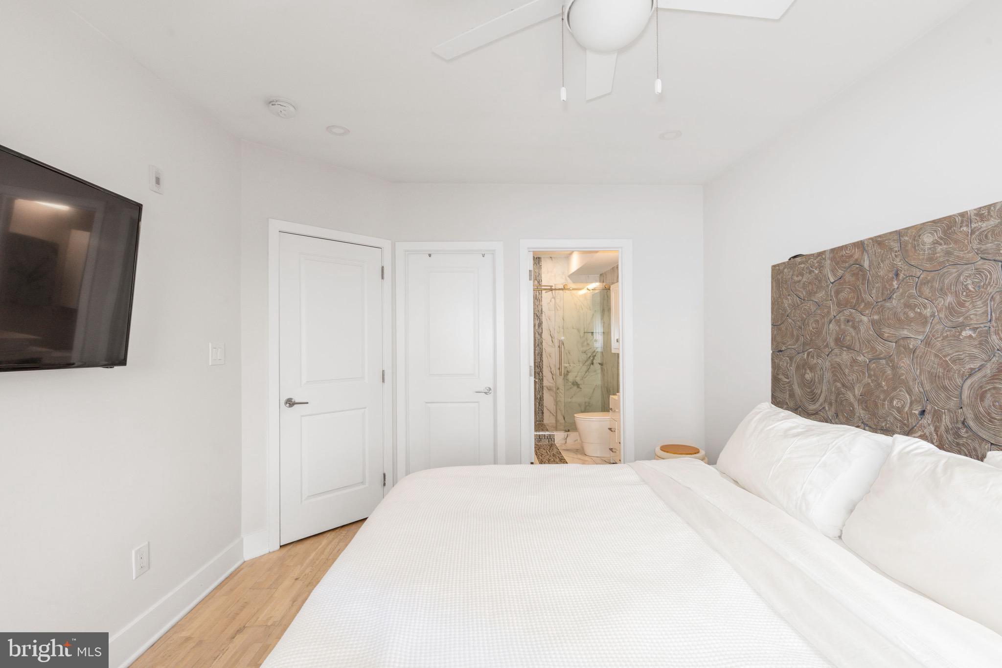 1733 Carpenter Street, Unit D Philadelphia, PA 19146 - Photo 19 of 37 a bedroom with a bed and a flat screen tv