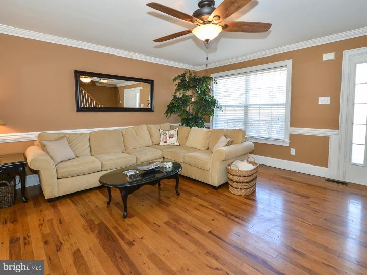 5502 Rinker Circle, Unit 323 Doylestown, PA 18902 - Photo 3 of 21 Living Room
