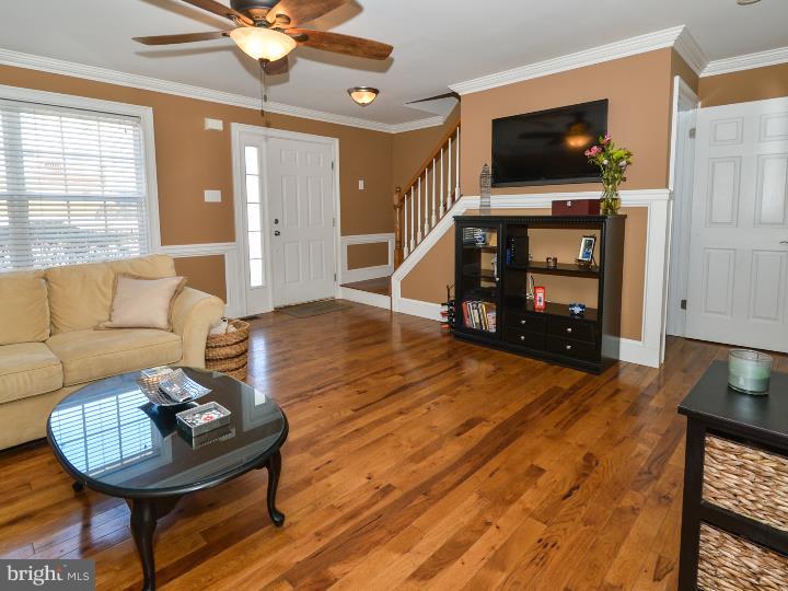 5502 Rinker Circle, Unit 323 Doylestown, PA 18902 - Photo 4 of 21 Living Room