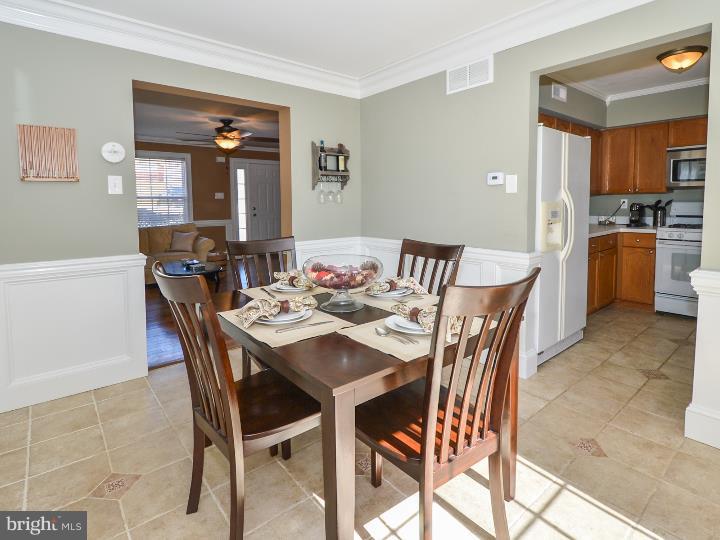 5502 Rinker Circle, Unit 323 Doylestown, PA 18902 - Photo 6 of 21 Dining Room