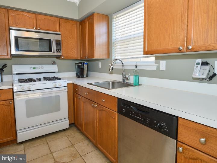 5502 Rinker Circle, Unit 323 Doylestown, PA 18902 - Photo 7 of 21 Kitchen