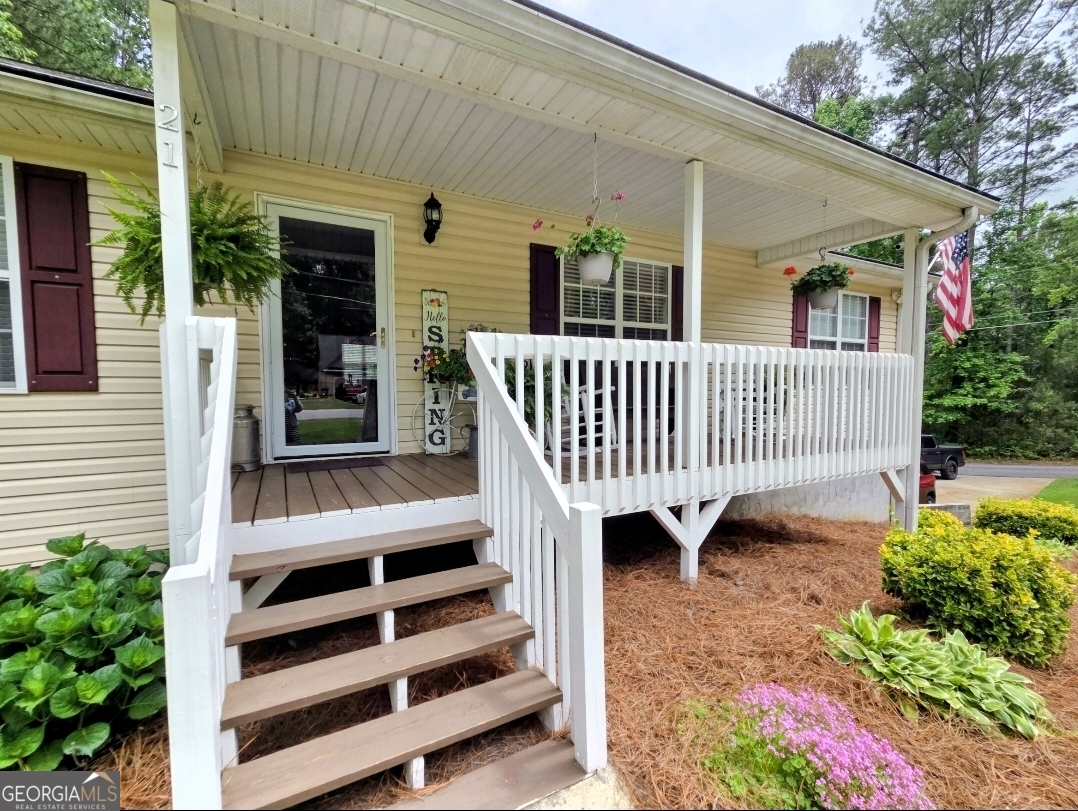 21 Baskin Heights Path Temple, GA 30179 - Photo 4 of 44 a view of a patio with a table and chair